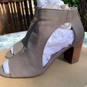 LIQUIDATION SALE! Lucky Brand Udine Leather Heeled Sandals IOB Sz 7